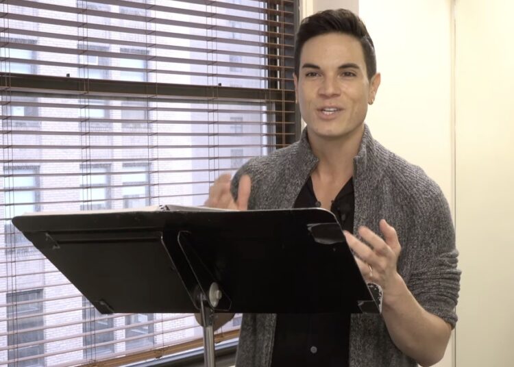 Jason Gotay canta 'The New World' de SONGS FOR A NEW WORLD