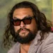 Jason Momoa compartilha um vídeo emocionante depois que ele e milhares de havaianos foram forçados a fugir da ilha