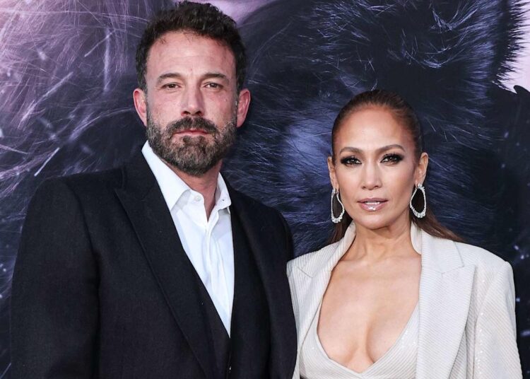 Jennifer Lopez diz que teve que 'sentir o que aconteceu' após seu divórcio de Ben Affleck: 'Eu não poderia culpar mais ninguém'