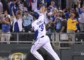 Kansas City Royals anuncia que o ex-astro Eric Hosmer se juntará à cabine de transmissão