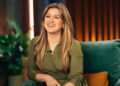 Kelly Clarkson ficou chocada depois de saber o nome verdadeiro do ícone do país