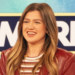 Kelly Clarkson tirou o visual definitivo do aeroporto