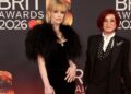 Kelly Osbourne critica os críticos depois de despertar preocupação com sua aparência física no Brit Awards: 'Não vou sentar aqui e ser desumanizado'