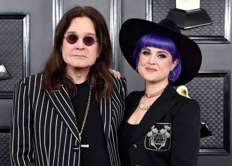 Kelly Osbourne visita o local de descanso final de Ozzy Osbourne: 'Passei algum tempo com meu pai esta manhã'