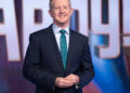 Ken Jennings revela se 'Celebrity Jeopardy!' As perguntas são mais fáceis