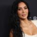 Kim Kardashian canaliza o estilo F1 de Lewis Hamilton no Japão