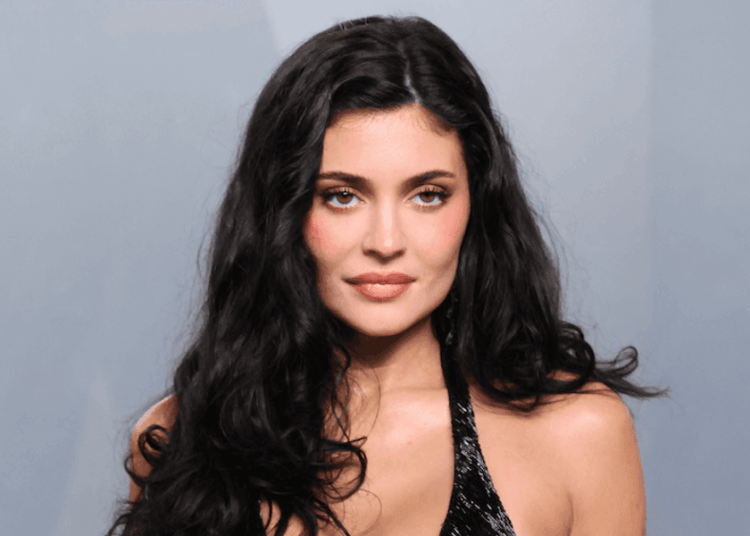 Kylie Jenner dobra sua carreira musical ao lançar nova música com o rapper Yeat