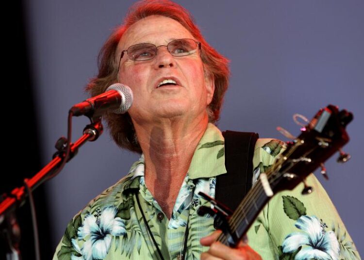Lenda de Woodstock e ativista anti-guerra Joe McDonald morre aos 84 anos