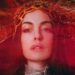 Letra de 'Burial': Anne Hathaway estreia nova música da trilha sonora de 'Mother Mary' | A24, Anne Hathaway, Charli XCX, FKA Twigs, george daniel, Jack Antonoff, Letras, Mother Mary, Filmes, Música | Notícias e fofocas sobre celebridades | Entretenimento, fotos e vídeos