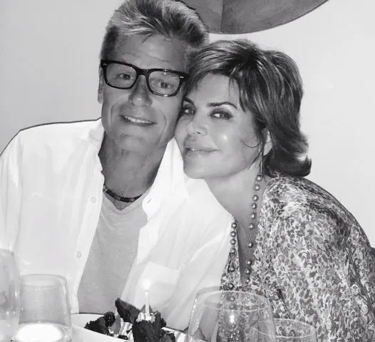 Lisa Rinna compartilha fotos antigas para comemorar 29 anos de casamento com o 'homem mais sexy do mundo' Harry Hamlin