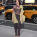 Lola Tung usa um vestido alegre de material misto para a imprensa de 'Forbidden Fruits' em Nova York