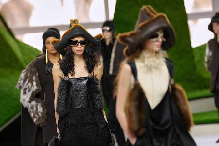 Louis Vuitton e Miu Miu encerram a Paris Fashion Week com visões concorrentes da natureza