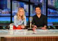 Mark Consuelos diz que talk show com Kelly Ripa está afetando a intimidade no casamento