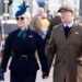 Mike Tindall usa um casaco de £ 849 de dar água nos olhos enquanto ele e Zara Tindall representam a realeza em Cheltenham