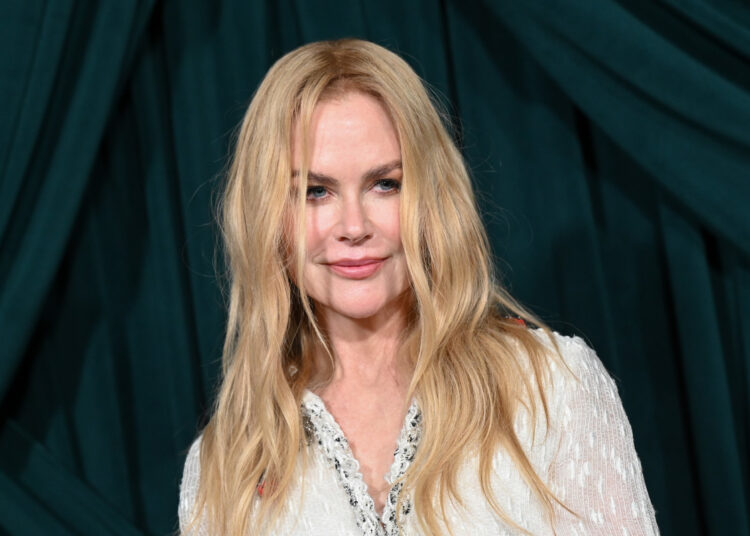 Nicole Kidman surpreende com espartilho sem alças comemorando o 50º aniversário de Reese Witherspoon em Nashville