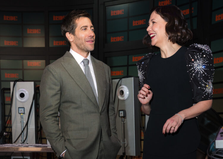 Nota secreta de Maggie Gyllenhaal para o irmão Jake sobre Colbert: 'Você é uma fera'