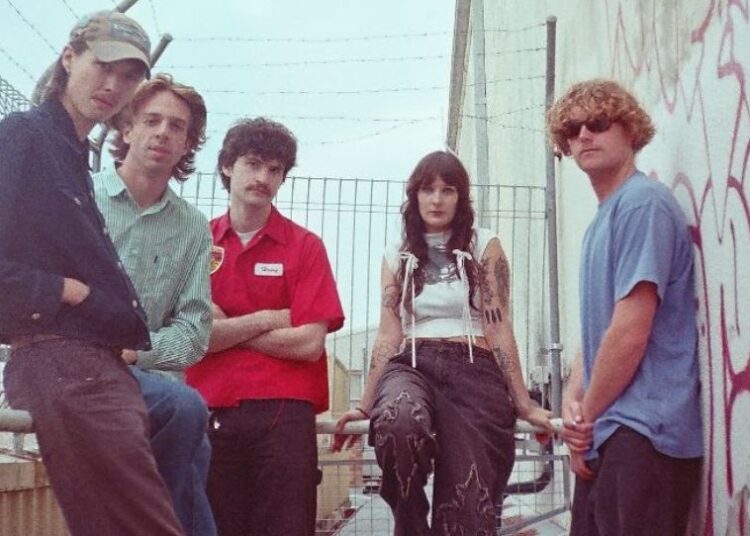 Nova música sexta-feira com The Lazy Eyes, quebra-cabeça de mídia e Kit Genesis
