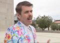 O blogueiro de celebridades Perez Hilton diz que ficou hospitalizado em Las Vegas por 3 semanas