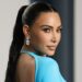 O cabeleireiro de Kim Kardashian usou esta escova desembaraçadora de US $ 21 em seu cabelo 'arrebatado' da festa do Oscar
