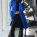 O casaco azul brilhante de Hailey Bieber é Jil Sander 2011