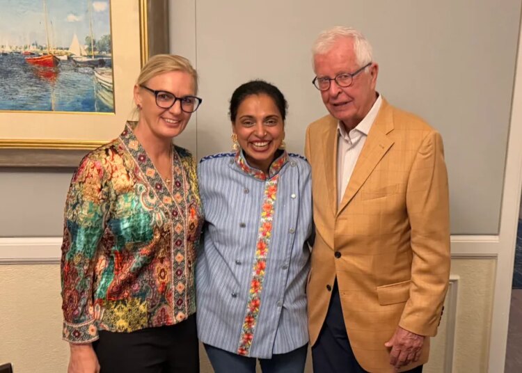 O chef famoso Maneet Chauhan impressiona os gourmets em Fort Myers