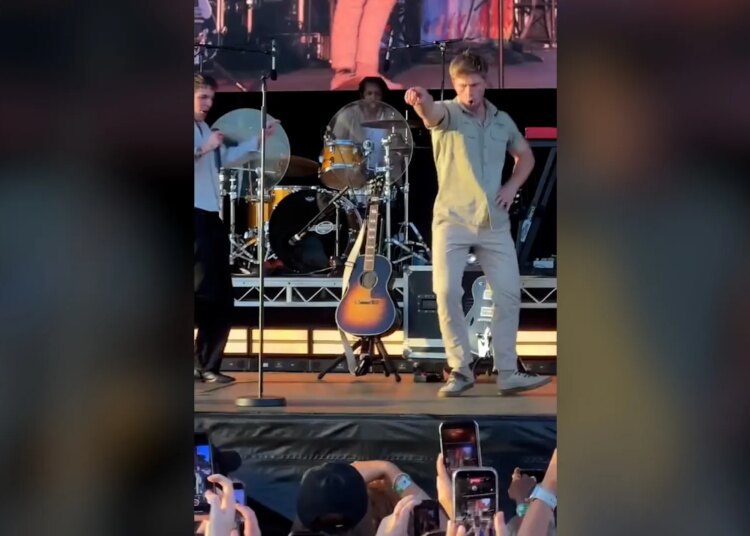 O dançarino de 'DWTS' Ezra Sosa diz que a turnê pode incluir twerk espontâneo