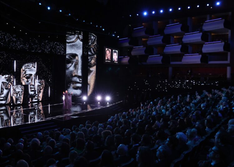 O esboço de 'SNL' mostra celebridades polêmicas alegando que têm Tourette após o incidente com N palavras do BAFTA
