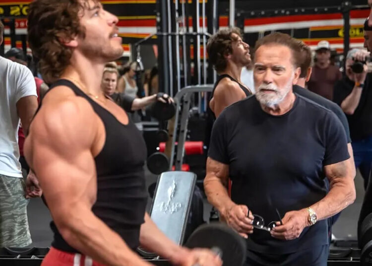 O filho de Arnold Schwarzenegger, Joseph Baena, vence sua primeira competição de fisiculturismo
