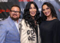 O filho de Cher, Chaz Bono, se casa com Shara Blue Mathes em um casamento glamoroso em Hollywood