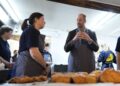 O príncipe William leva para casa guloseimas artesanais para a família em uma viagem recente