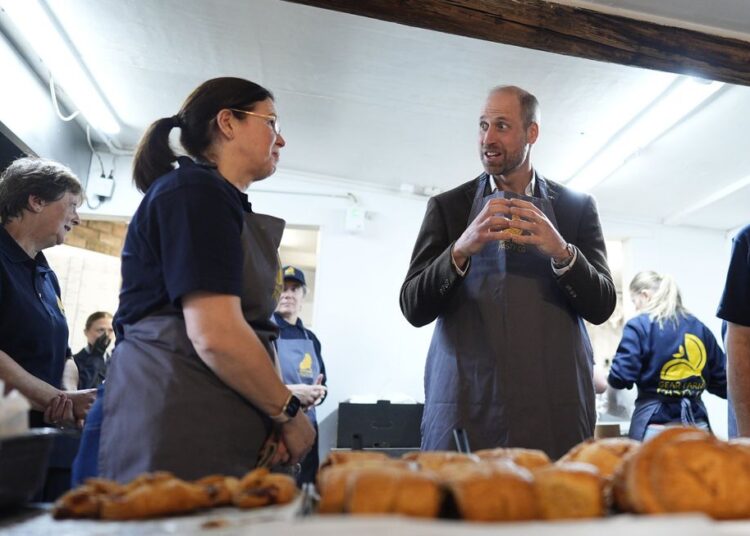 O príncipe William leva para casa guloseimas artesanais para a família em uma viagem recente