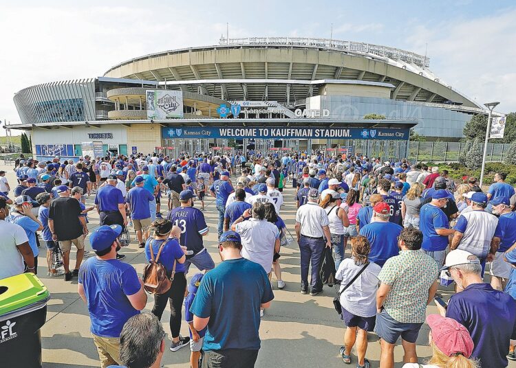 O proprietário do Royals sabe que é hora de decidir o local do futuro estádio