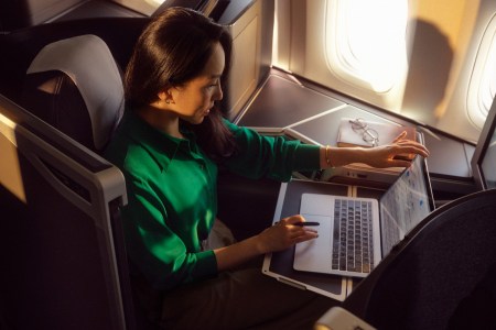 O que o uso da Internet via satélite pelas companhias aéreas significará para o entretenimento?