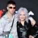 O que saber sobre o filho de Cyndi Lauper em meio a uma reclamação de agressão