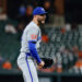 O técnico do Kansas City Royals, Matt Quatraro, reage depois que Mitch Spence chama a atenção durante o treinamento de primavera | Notícias da MLB