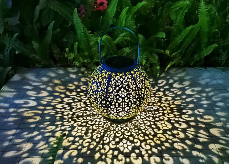 O truque secreto de iluminação do jardim 'Ohana' de Jennifer Aniston