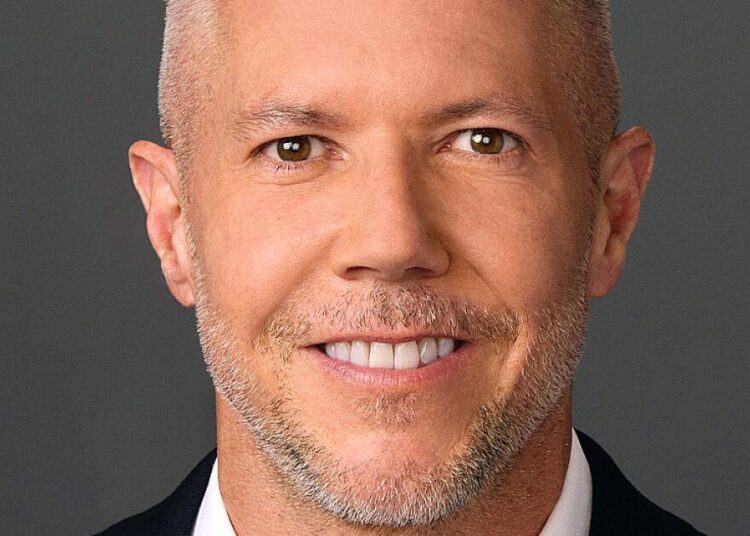 O veterano dos estúdios Disney, Paul Roeder, consegue um grande papel no gabinete de Josh D'Amaro