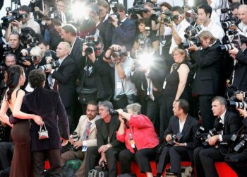 Os Paparazzi: Antes ganhando muito dinheiro, agora são vítimas das redes sociais