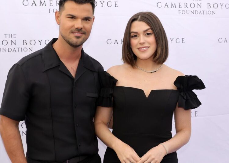 Os dois Taylor Lautners estão esperando um bebê Lautner em breve