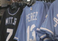 Os fãs do Royals se preparam para a estreia em casa na segunda-feira com equipamentos novos