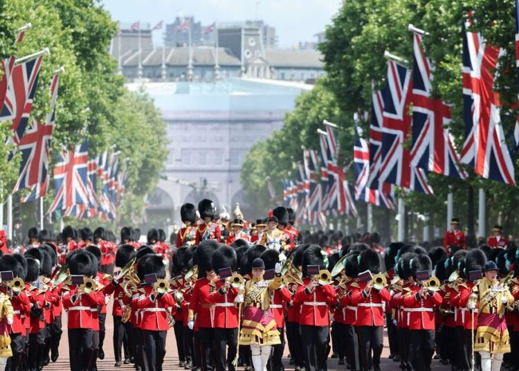 PESQUISA: A BBC deveria perder financiamento por causa do desprezo real 'anti-britânico'? | Reino Unido | Notícias