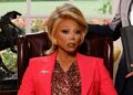 'Parar! Que! Trem!' Trailer: RuPaul interpreta o presidente em novo filme repleto de estrelas – assista agora! | Brian Jordan Alvarez, Brooke Lynn Hytes, charo, Chris Parnell, Drew Droege, Ginger Minj, Jesse Tyler Ferguson, Joel McHale, Jujubee, Latrice Royale, Lisa Rinna, Marcia Marcia Marcia, Michelle Visage, Monét X Change, Filmes, Natasha Leggero, Nicole Richie, Rachel Bloom, Raven Symone, RuPaul, Sarah Michelle Gellar, Trailer | Notícias e fofocas sobre celebridades | Entretenimento, fotos e vídeos