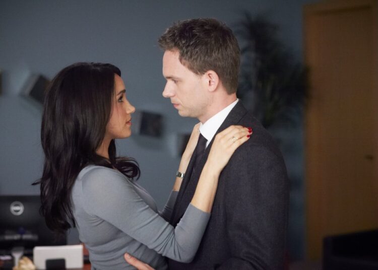 Patrick J. Adams relembra 'Eye Rolls' de Meghan Markle