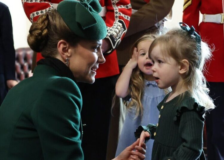 Princesa Kate derrete corações ao entrar no 'modo mãe' com meninas | Real | Notícias