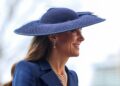 Princesa de Gales deslumbra com vestido azul Catherine Walker no serviço religioso do Dia da Commonwealth