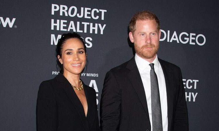 Príncipe Harry e Meghan Markle Bash Royal Autor sobre reivindicações feitas em novas memórias bombásticas: 'Conspiração e melodrama perturbados'