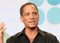 Qual é o patrimônio líquido de Harvey Levin e como ele construiu sua fortuna?