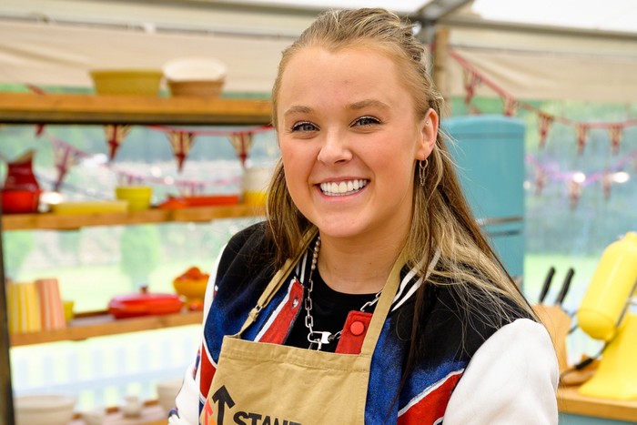 Quem é JoJo Siwa? Conheça o concorrente do The Great Celebrity Bake Off 2026
