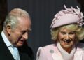 Rainha Camilla fica linda de rosa ao receber o presidente nigeriano | Real | Notícias