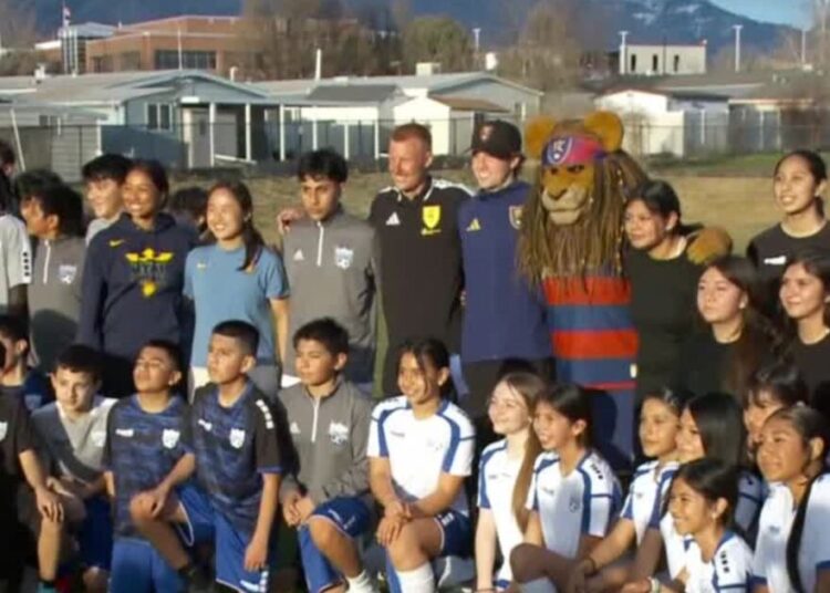 Real Salt Lake e Utah Royals surpreendem jovens locais com ingressos para jogo de Messi